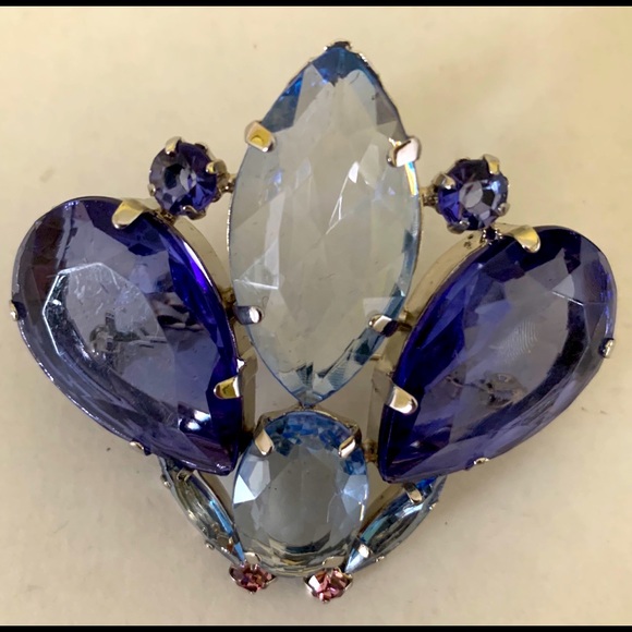 Blue & purple crystal glass fly pattern brooch pin - Picture 4 of 13